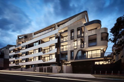 StayCentral Essendon Escape Sub-penthouse - Holiday Find 1