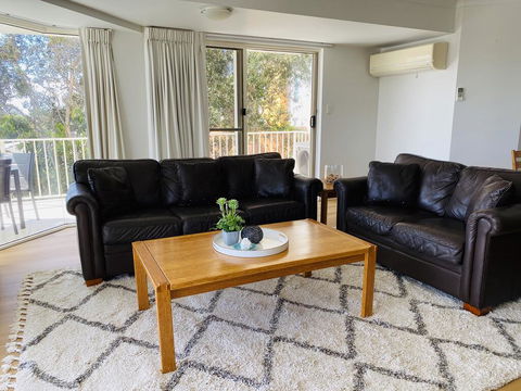 Steps From Mudjimba Beach 3 BR Apt Sunshine Coast With WIFI,Pool,Parking - Holiday Find 1