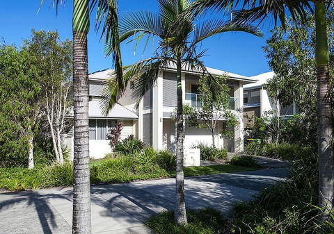 Stunning Beachside Home Minutes From Coolum Beach - Holiday Find 1