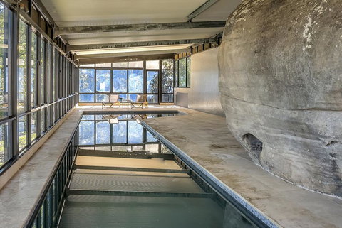 STUNNING CLIFF TOP HOME // POOL & GAMES - Holiday Find 3