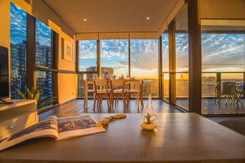 STUNNING Luxury 2beds2bathAPT @CBD (Haymarket) - Holiday Find 0