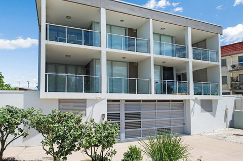 Stunning Surfside Apartment - Boyd St, Woorim - Holiday Find 0