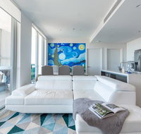 Stunning Urban apt wt Parking Near CBD  Airport - Holiday Find