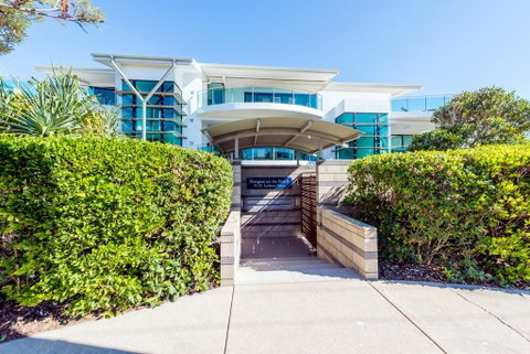 Stylish Beach Side Apartment - Unit 5 - 33 Lorikeet Drive - Holiday Find 2