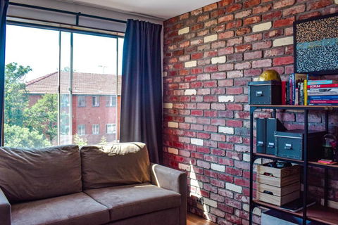 Stylish Modern Apartment Located In Marrickville - Holiday Find 1