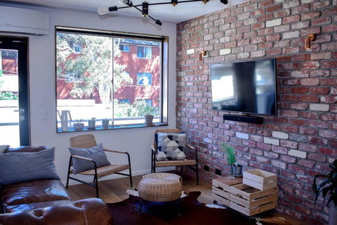 Stylish Modern Apartment Located In Marrickville - Holiday Find 0