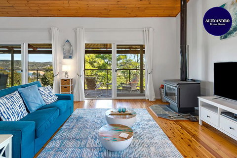 Stylish Renovated Home - Ocean Views - Fireplace - Holiday Find 0