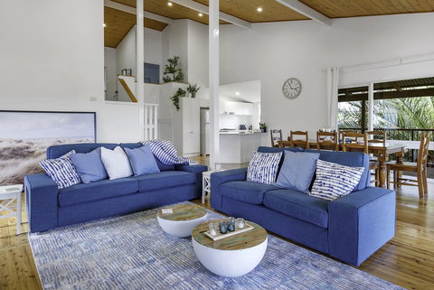 Stylish Renovated Home - Ocean Views - Fireplace - Holiday Find 2