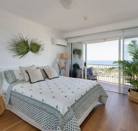 Stylish Studio with Ocean Views Bel Air Broadbeach - Holiday Find
