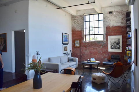 Stylish Warehouse Conversion In The Heart Of Fitzroy - Holiday Find 0
