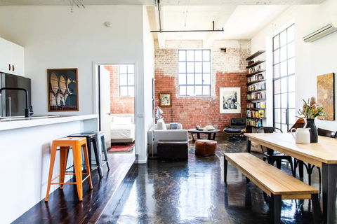 Stylish Warehouse Conversion In The Heart Of Fitzroy - Holiday Find 1