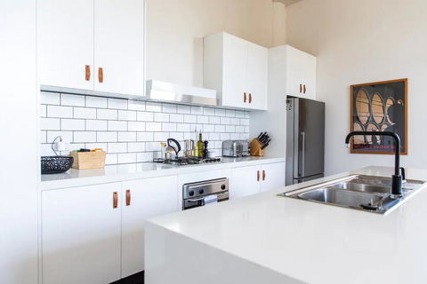 Stylish Warehouse Conversion In The Heart Of Fitzroy - Holiday Find 3