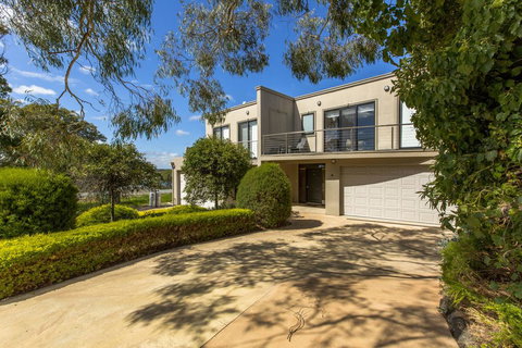 STYLISH, SUN-DRENCHED AND SOPHISTICATED - Holiday Find 0