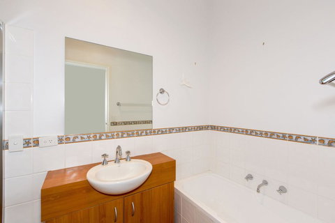 STYLISH, SUN-DRENCHED AND SOPHISTICATED - Holiday Find 2