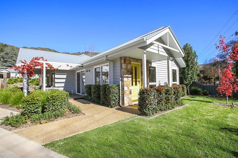 Summer Home - Our Place At Bright - Holiday Find 0