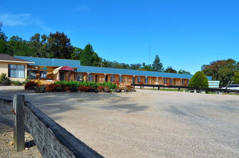 Sunflower Motel - Holiday Find 2