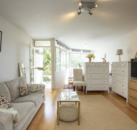 Sunlit studio in the trees walk to the beach - Holiday Find