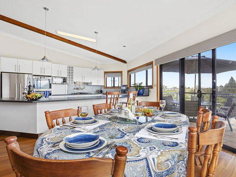 SunRay On Orama - Spacious With Great Views - Holiday Find 3