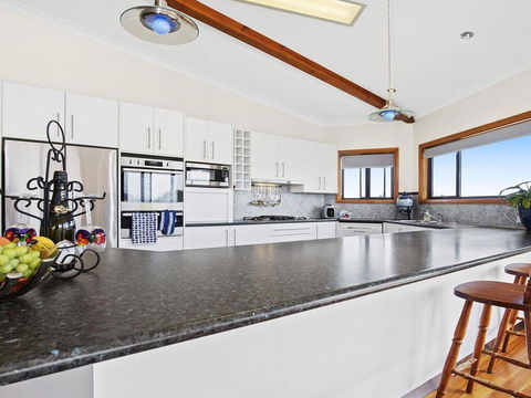 SunRay On Orama - Spacious With Great Views - Holiday Find 1