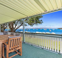 Sunset Beach House - Soldiers Point Sleeps 9 - Holiday Find