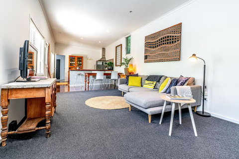 SUNSET BEACH SHACK On SURF - Holiday Find 1