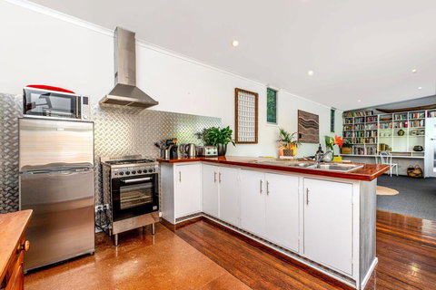 SUNSET BEACH SHACK On SURF - Holiday Find 3