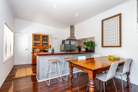 SUNSET BEACH SHACK On SURF - Holiday Find 2