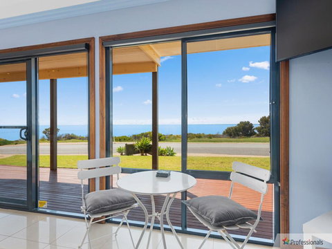 Sunset Cove Beach House - Holiday Find 3