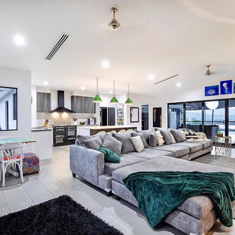 Sunset Penthouse Couples Retreat, Close To Airlie Beach, Champagne On Arrival - Holiday Find 3