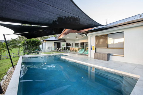 Sunset Penthouse Couples Retreat, Close To Airlie Beach, Champagne On Arrival - Holiday Find 1
