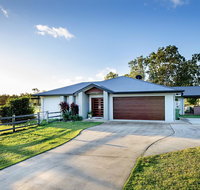 Sunset Retreat Airlie Beach Rural Getaway - Holiday Find