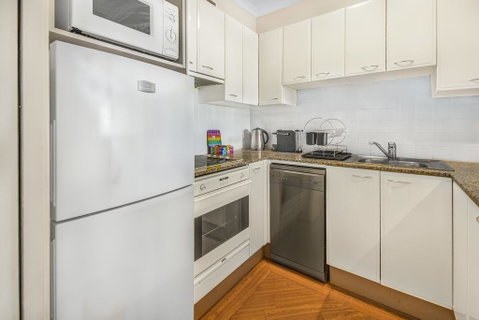 Super Convenient Apartment With Garden Views - Holiday Find 3