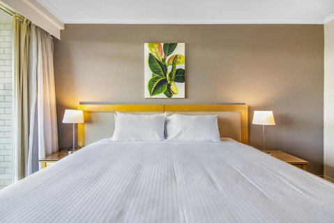 Super Convenient Apartment With Garden Views - Holiday Find 1