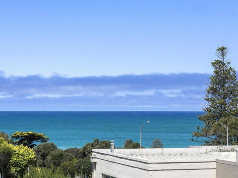 SURF CENTRAL - Wifi, Double Garage & Smack Bang In The Middle Of Town - Holiday Find 3