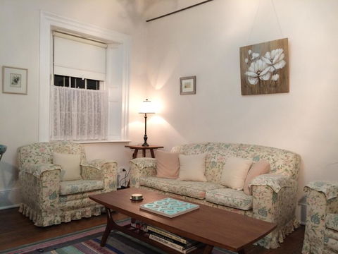 Surgeon's Cottage - Holiday Find 1