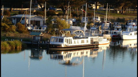Swamp Fox Luxury 2BR Dutch Barge - Holiday Find 0