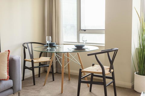 Sydney CBD 1 Bedroom Self-Contained Apartment With Spectacular Sydney Harbour View (1312 BRG) - Holiday Find 3