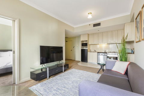 Sydney CBD 1 Bedroom Self-Contained Apartment With Spectacular Sydney Harbour View (1312 BRG) - Holiday Find 1