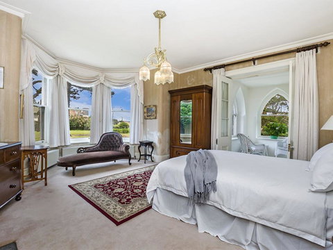 Talara Manor - Holiday Find 1