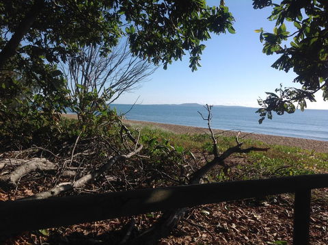 Tannum Sands Hotel / Motel - Holiday Find 1