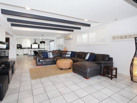 Tarcoola 49 - 4 BDRM Canal Home With Pool - Holiday Find 1