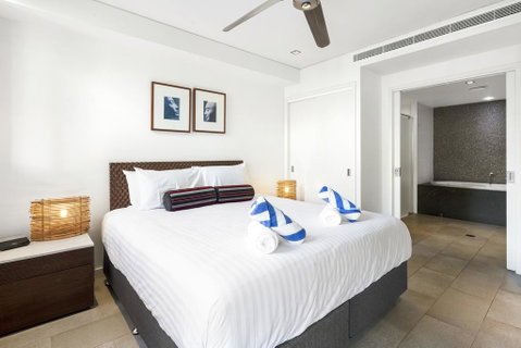 Temple 304 Modern Spacious Palm Cove Resort - Holiday Find 3