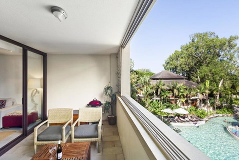 Temple 304 Modern Spacious Palm Cove Resort - Holiday Find 1