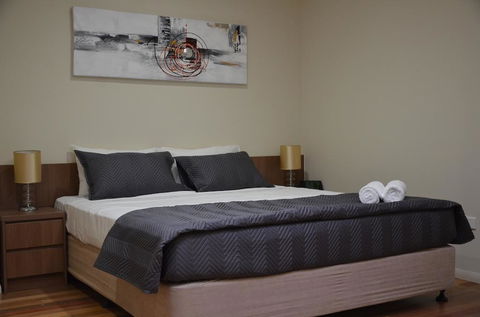 The Australian Hotel Motel - Holiday Find 2