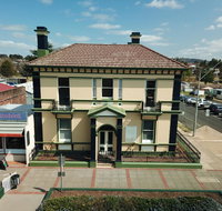 The Bank Guesthouse Glen Innes - Holiday Find