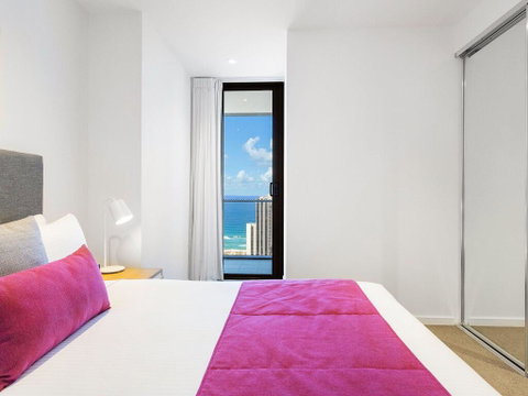 The Beach Broadbeach Private 2 Bedroom Ocean View - Holiday Find 2
