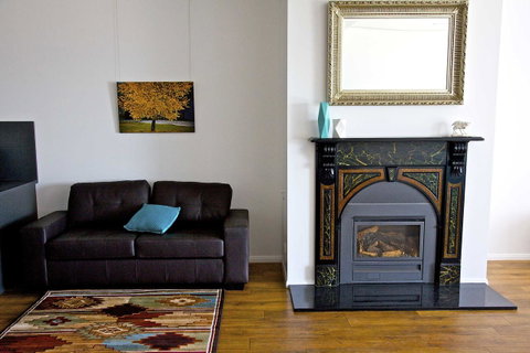 Penguin Beachfront Apartments - Holiday Find 4