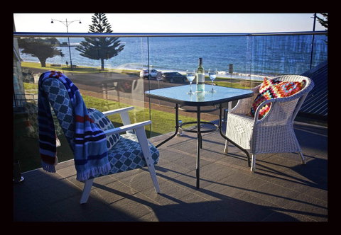 Penguin Beachfront Apartments - Holiday Find 8