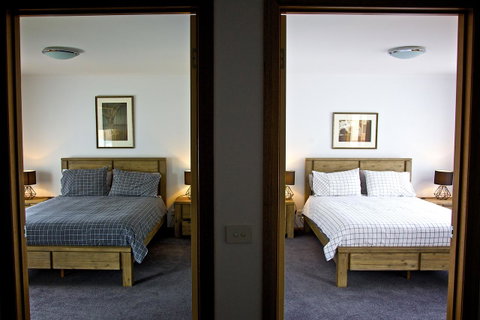 Penguin Beachfront Apartments - Holiday Find 26