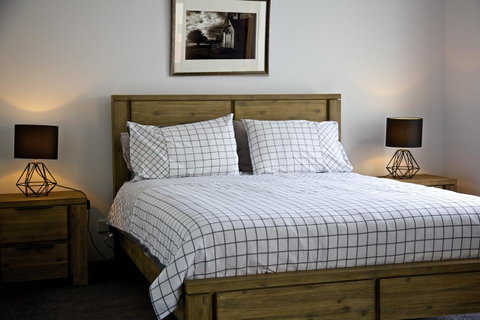 Penguin Beachfront Apartments - Holiday Find 25